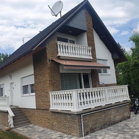 הוילה Balatonkeresztúr Wolf Vendeghaz מראה חיצוני תמונה