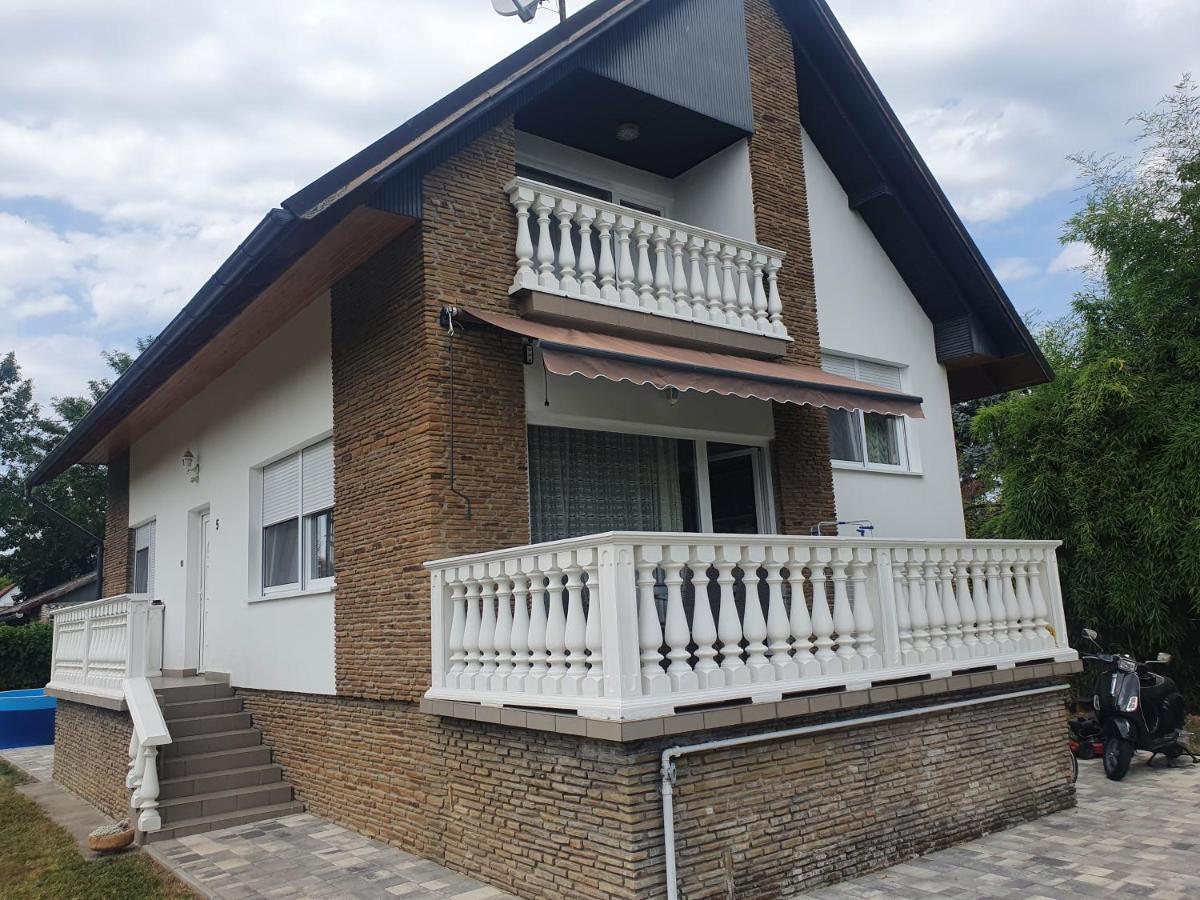 הוילה Balatonkeresztúr Wolf Vendeghaz מראה חיצוני תמונה