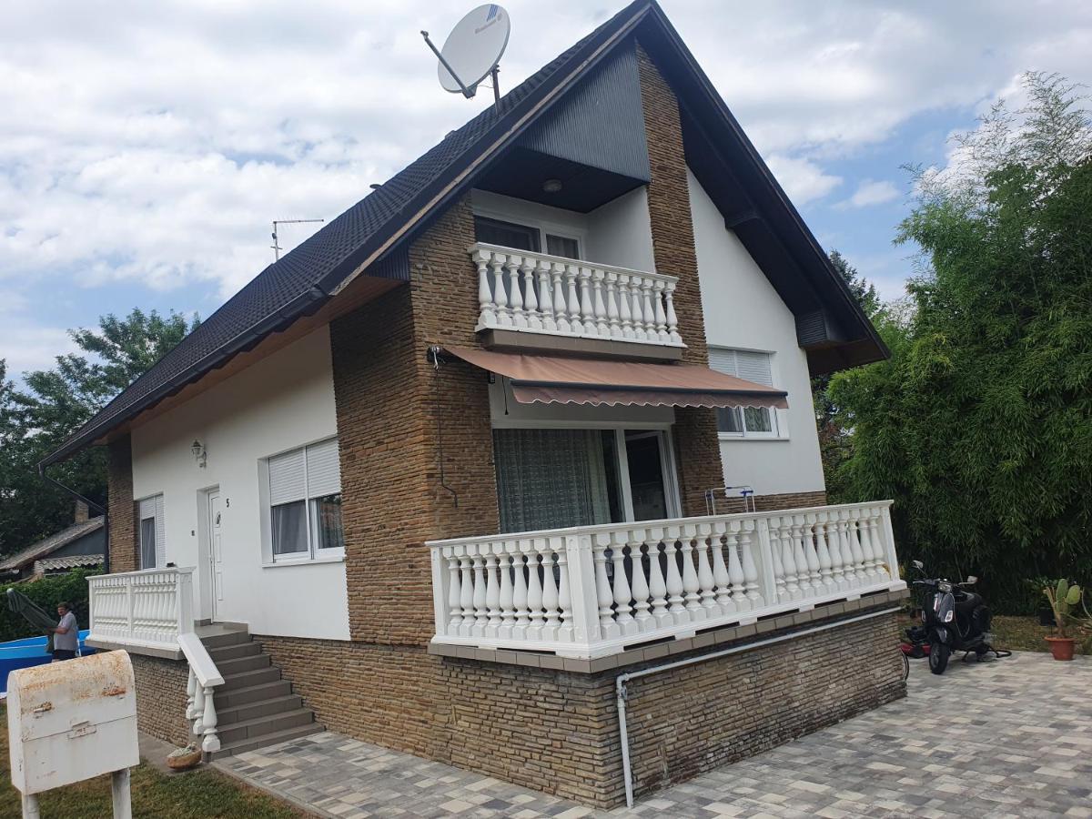 הוילה Balatonkeresztúr Wolf Vendeghaz מראה חיצוני תמונה